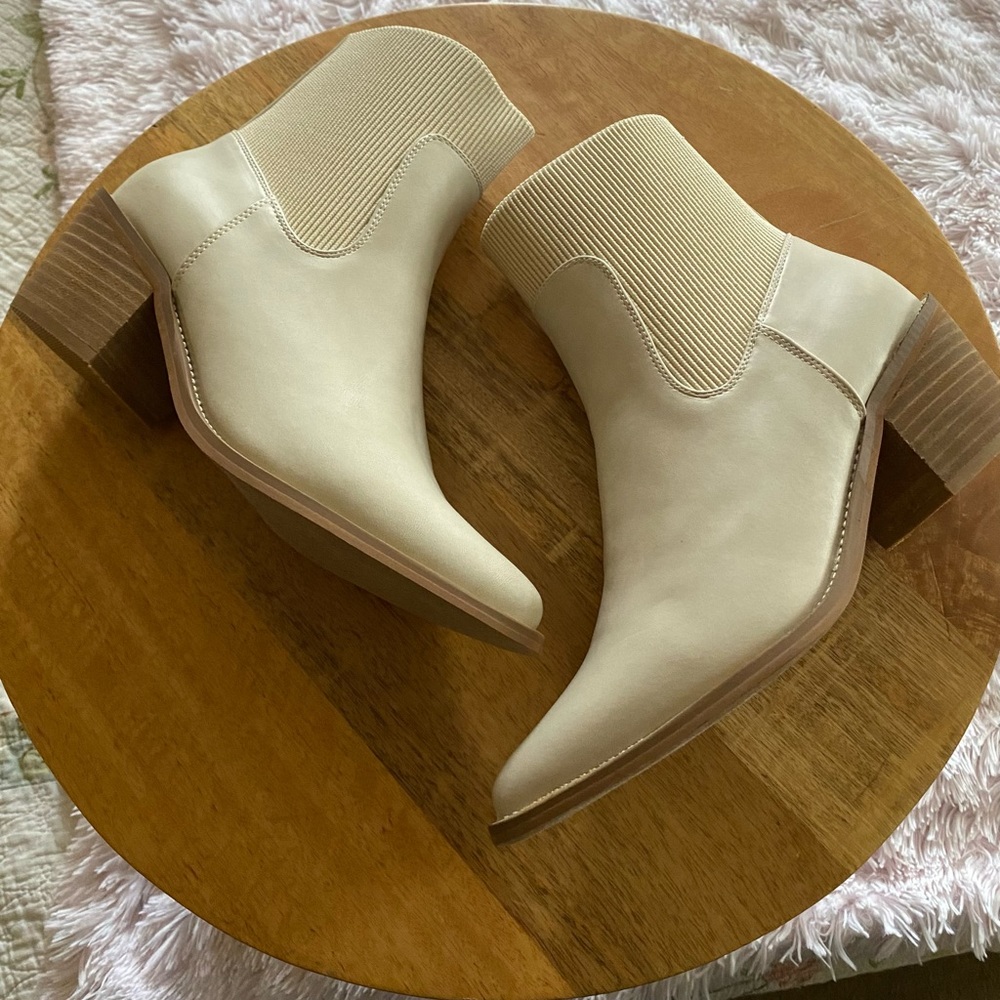 Dolce Vita Stretch Booties